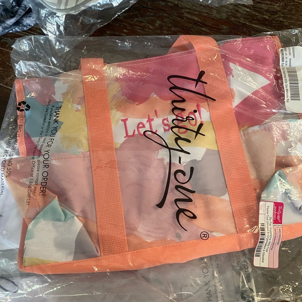 NWT Zip top utility tote